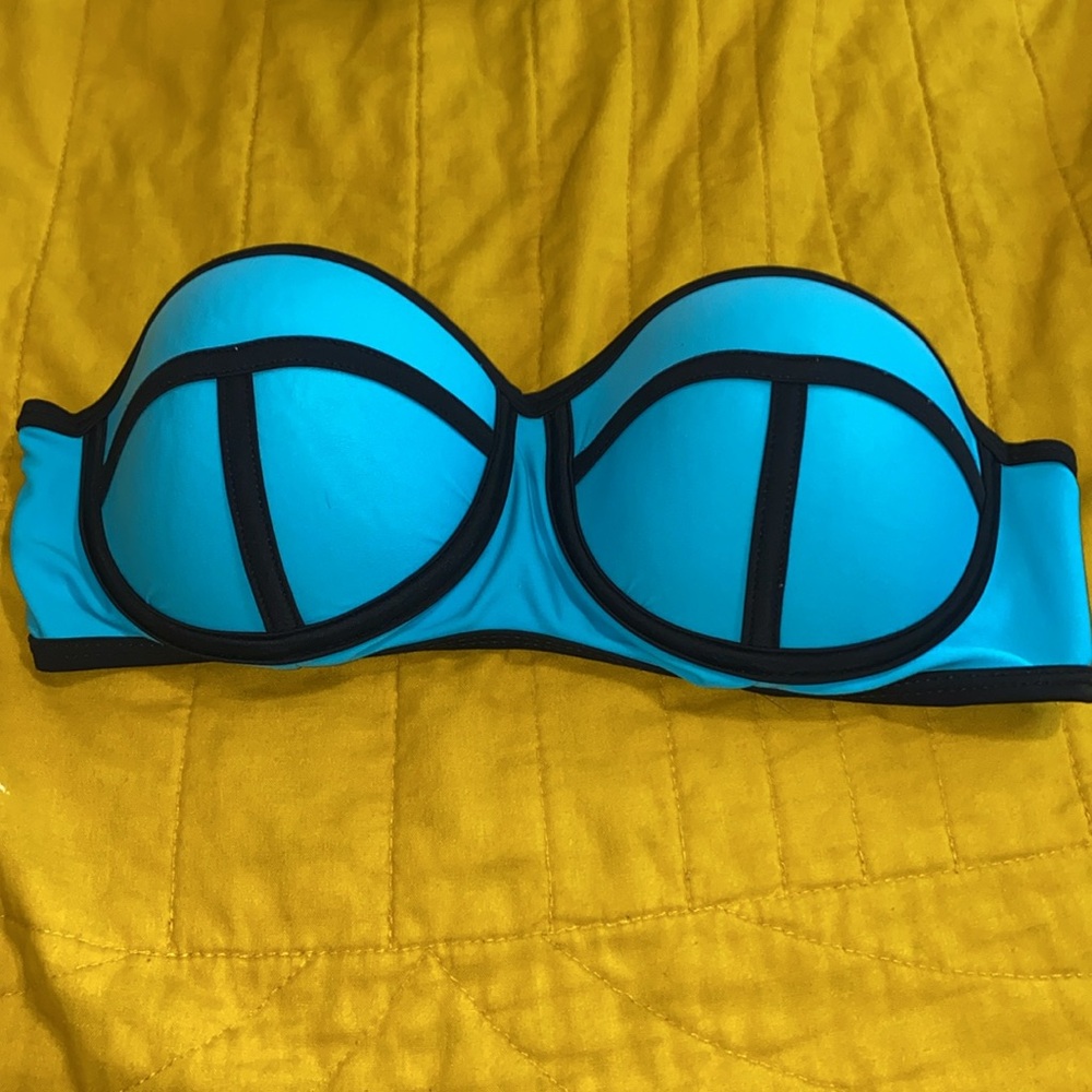BIKINI - Picture 6 of 6